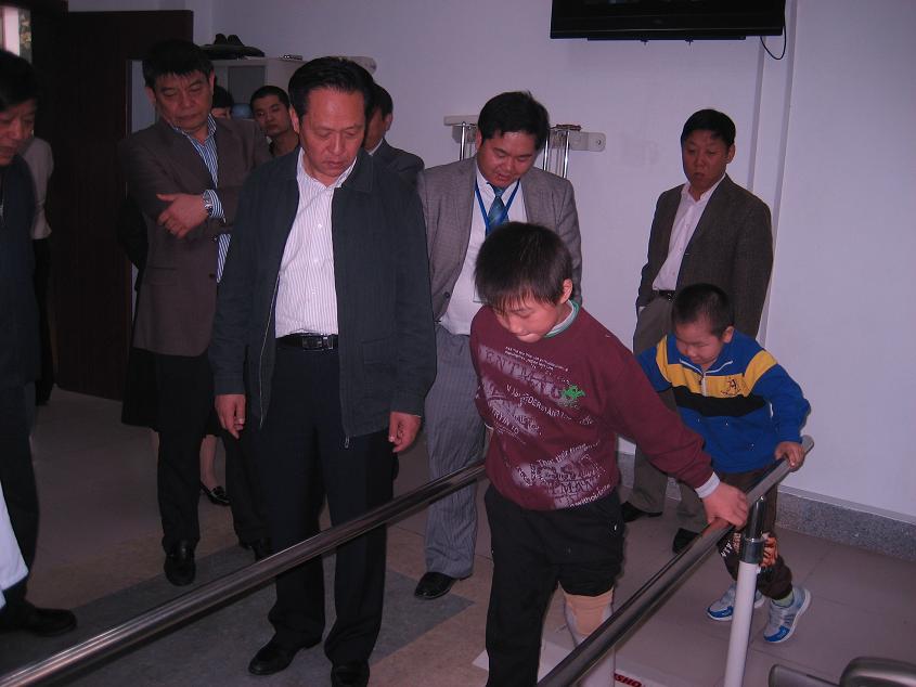 河南省殘聯(lián)李玉德理事長(zhǎng)一行到鄭州公司檢查工作