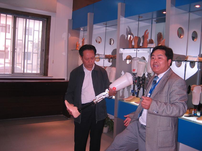 河南省殘聯(lián)李玉德理事長(zhǎng)一行到鄭州公司檢查工作