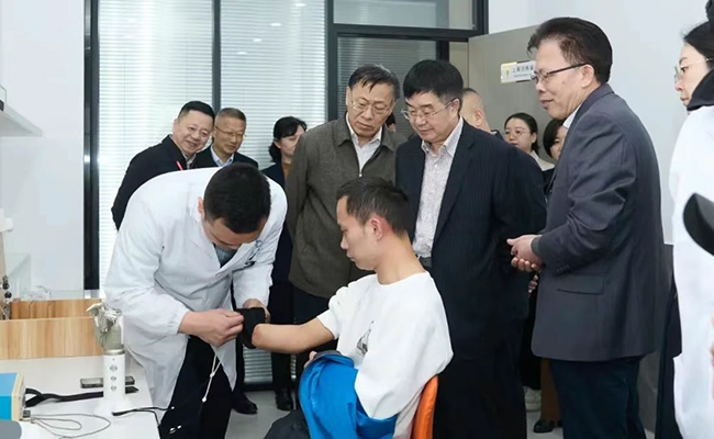 民政部社會事務司王金華司長調研武漢德誠公司